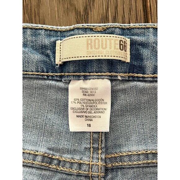EUC Women's Route 66 Denim Short Light Wash - Picture 3 of 3